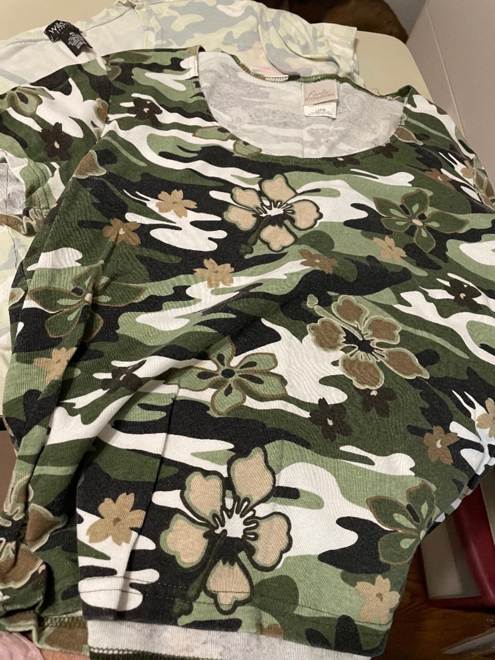 Two women tee's - L/XL - camo light/dark